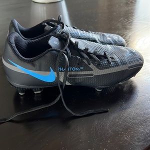 Size 2Y Nike Phantom soccer cleats